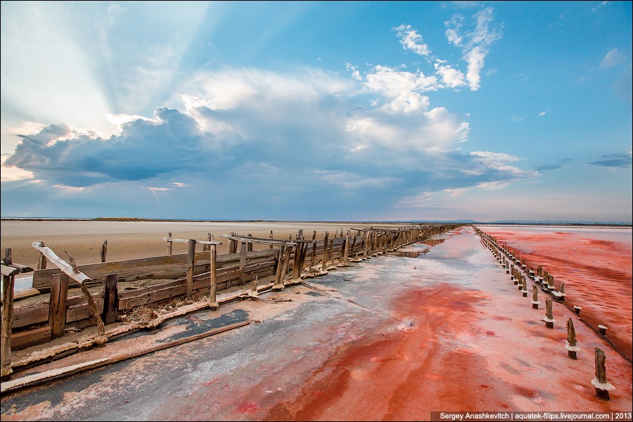 Розовое озеро на Арабатской Стрелке - namori.com.ua